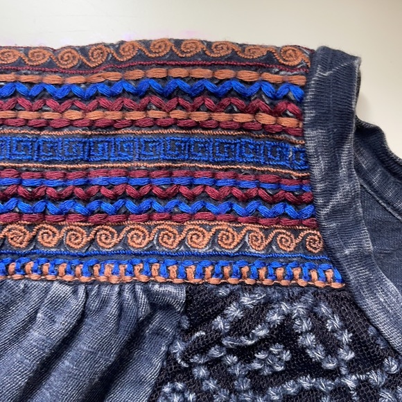 Blue Pattern Top - Picture 5 of 6